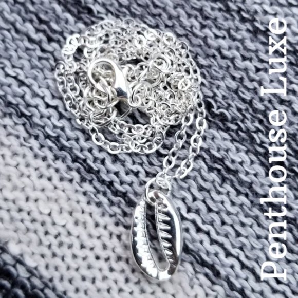 🔥 CLEARANCE! Silver Cowry Shell Pendant Chain Necklace - Picture 4 of 5